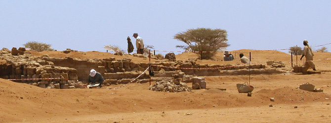 Viajes a Sudán con Viajes Ikertanoa. Arqueología de Sudán. Excavaciones arqueológicas en el Templo de Amon en Naga. Toda la información para viajar a Sudán.