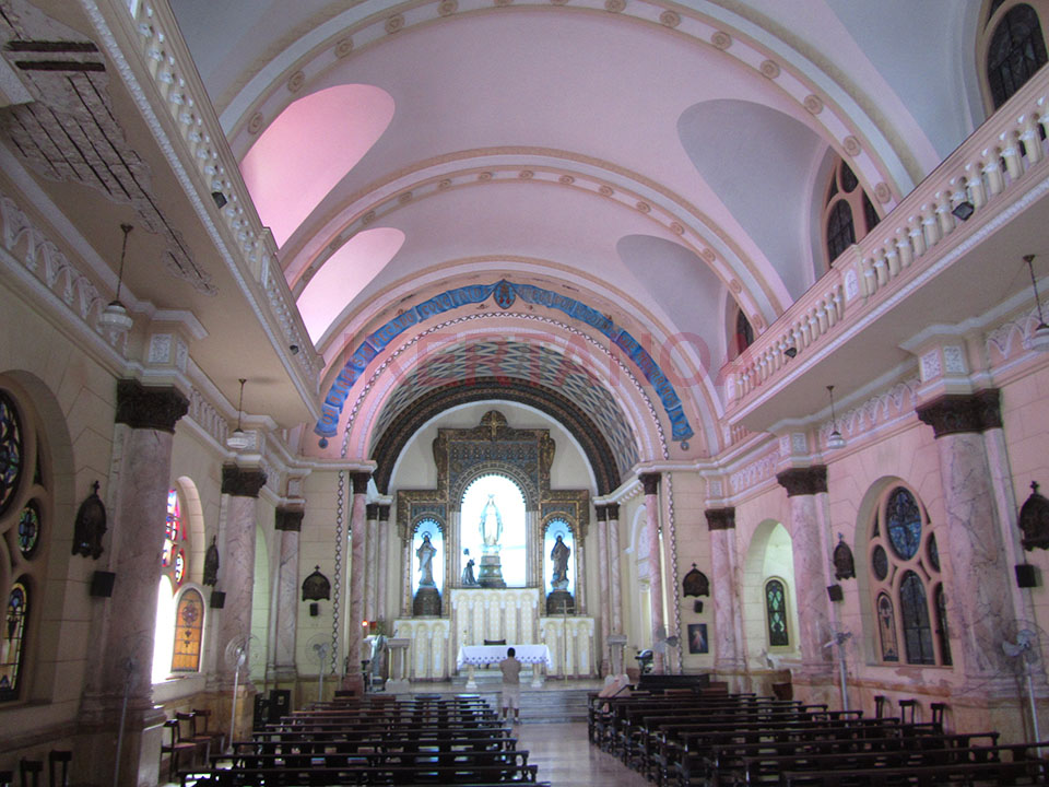 Interior de la Iglesia del Sagrado Corazón en La Habana