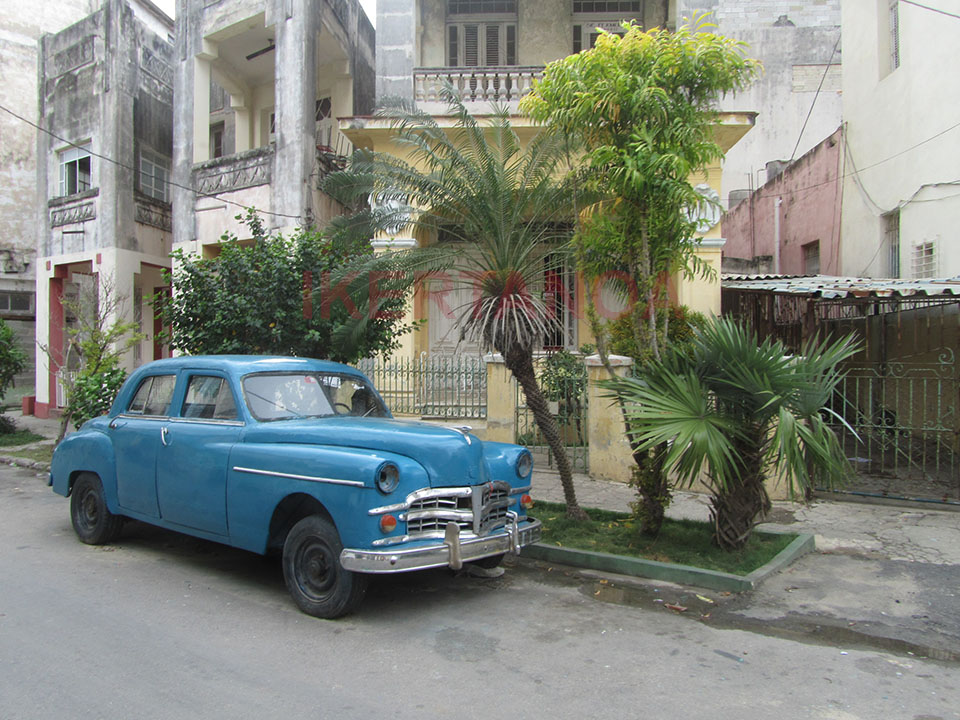 Coche clásico en el centro de La Habana