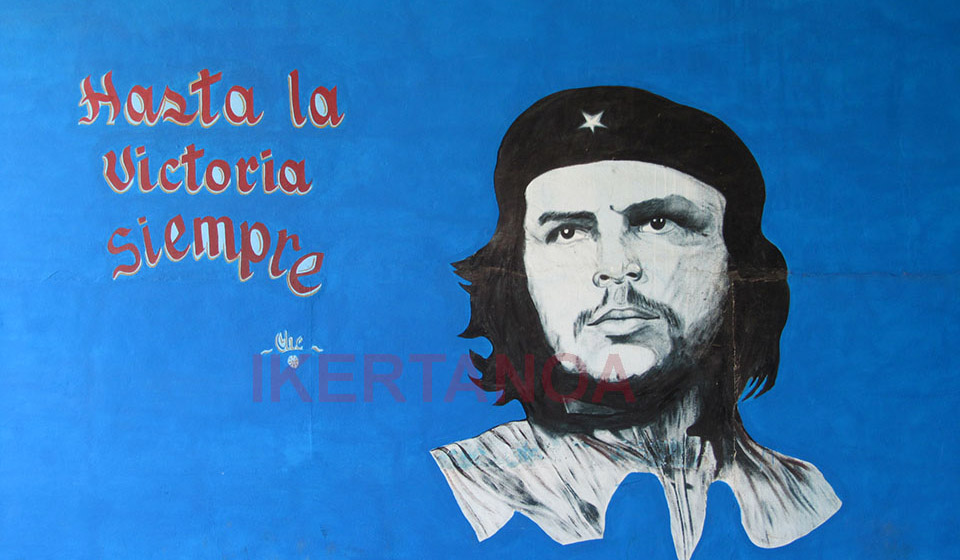 Mural de el Ché Guevara, Cuba - Viajes Ikertanoa