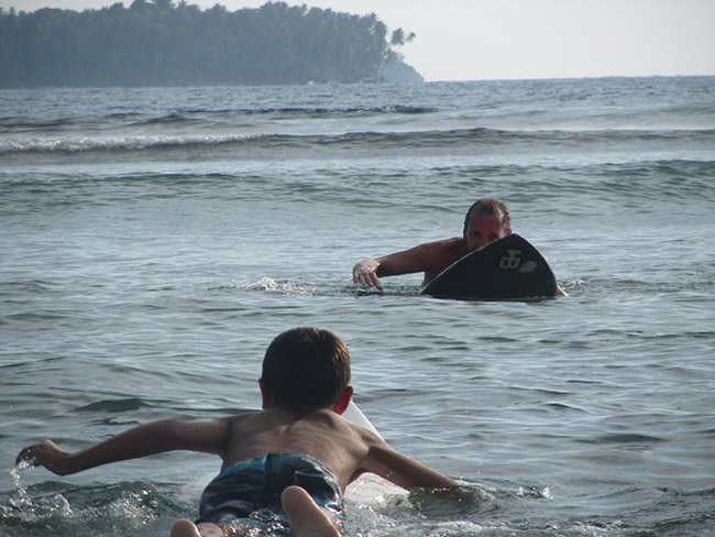 Surf en Pulau Tailana, Islas Banyak, Sumatra, Indonesia - Viajes Ikertanoa