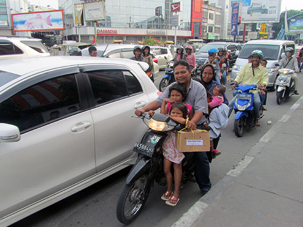 De Medan a Banda Aceh, Sumatra, Indonesia. Familia en moto en Medan en Medan- Viajes Ikertanoa