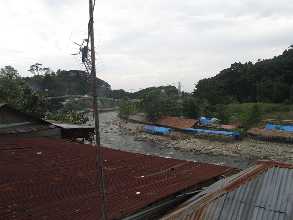 Vistas desde la terraza del hotel en Bukit Lawang, Sumatra, Indonesia.
