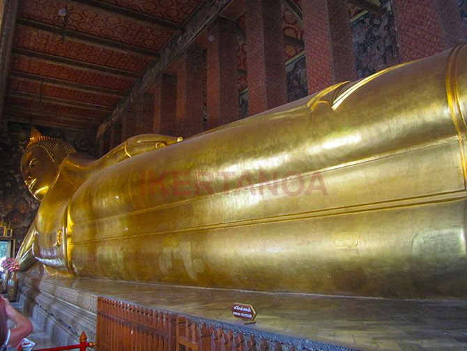 Buda reclinado en el templo de Wat Pho en Bangkok. Viajes a Bangkok, Tailandia con Viajes Ikertanoa.