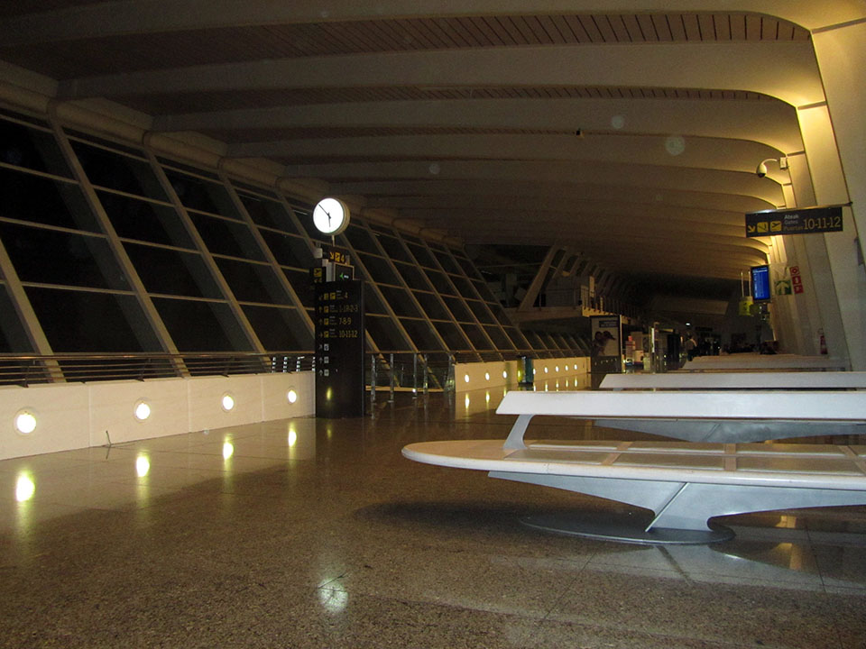 Aeropuerto de Bilbao vacío.
