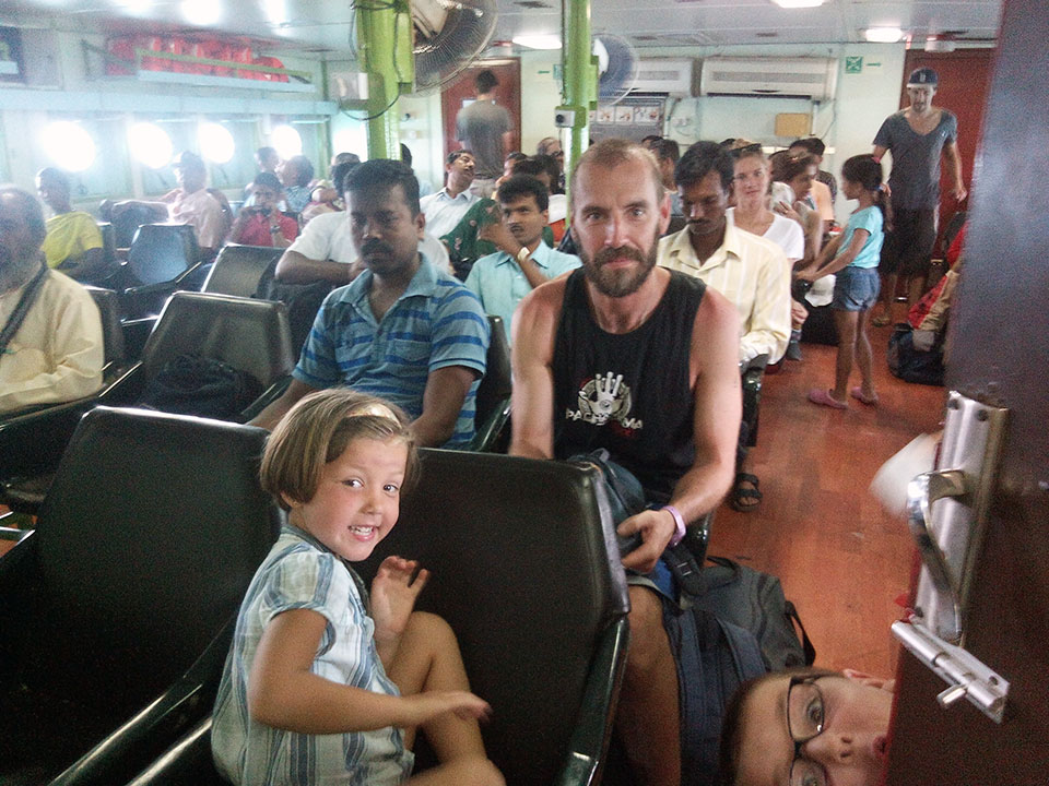 Interior del barco de Neil a Port Blair en las Islas Andamán, India