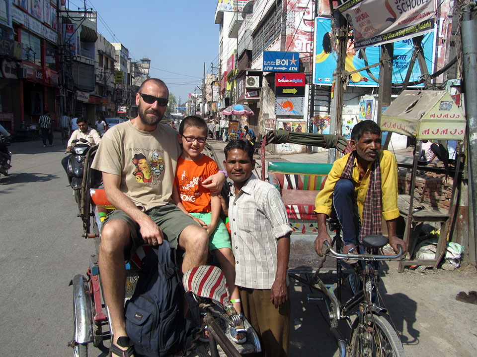 Rickshaw por Varanasi, India.
