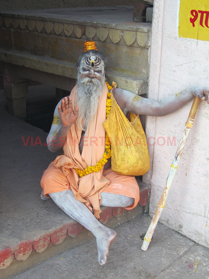 Un hombre Sadhu en Varanasi, India