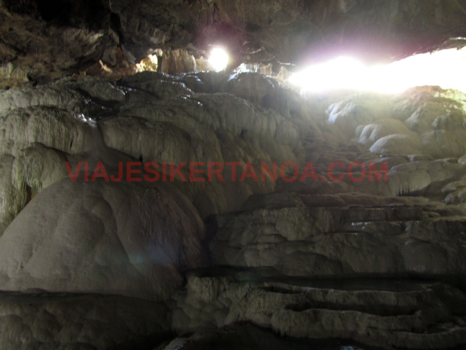 Interior de la cueva de Kaklik en Turquía.