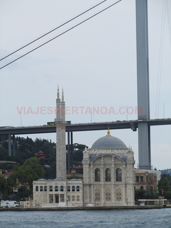 Puente de Ataturk en Estambul
