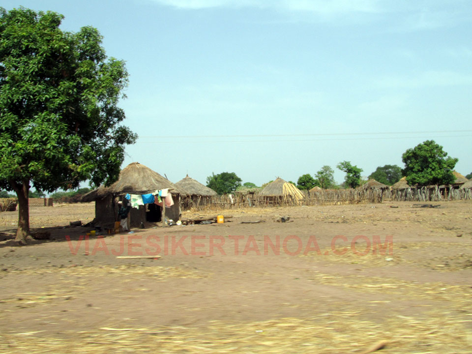 Poblados hasta el parque nacional niokolo koba en Senegal