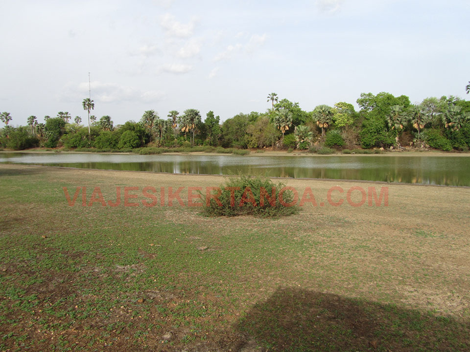 Río Gambia a su paso por el Parque Nacional Niokolo Koba en Senegal