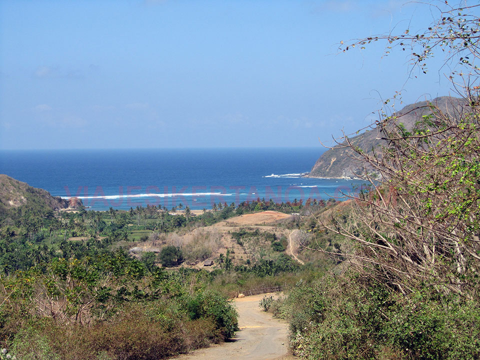 Carretera hacia la playa de Selong Blanak en Lombok, Indonesia