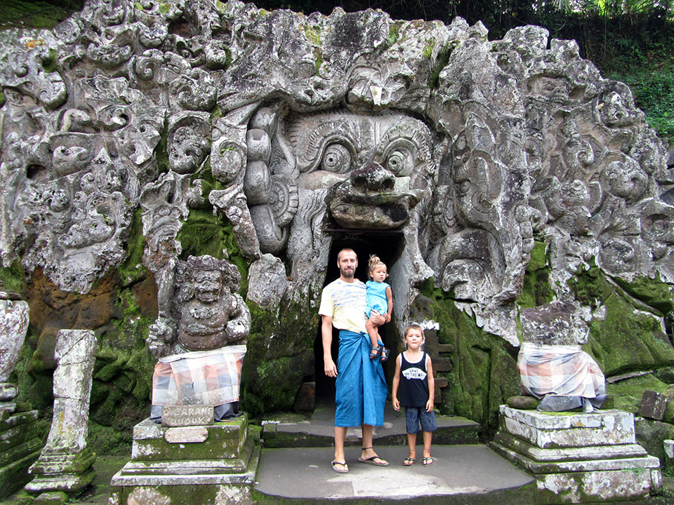 La cueva Goa Gajah en Bali, Indonesia