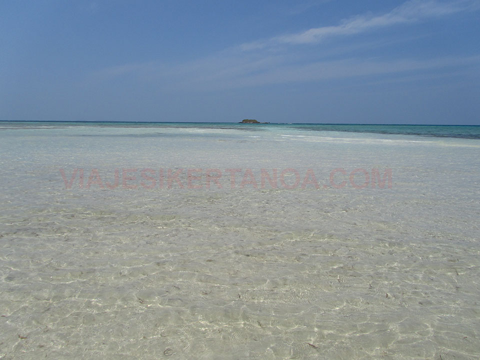 Nuestra playa en las islas Karmunjawa, Indonesia