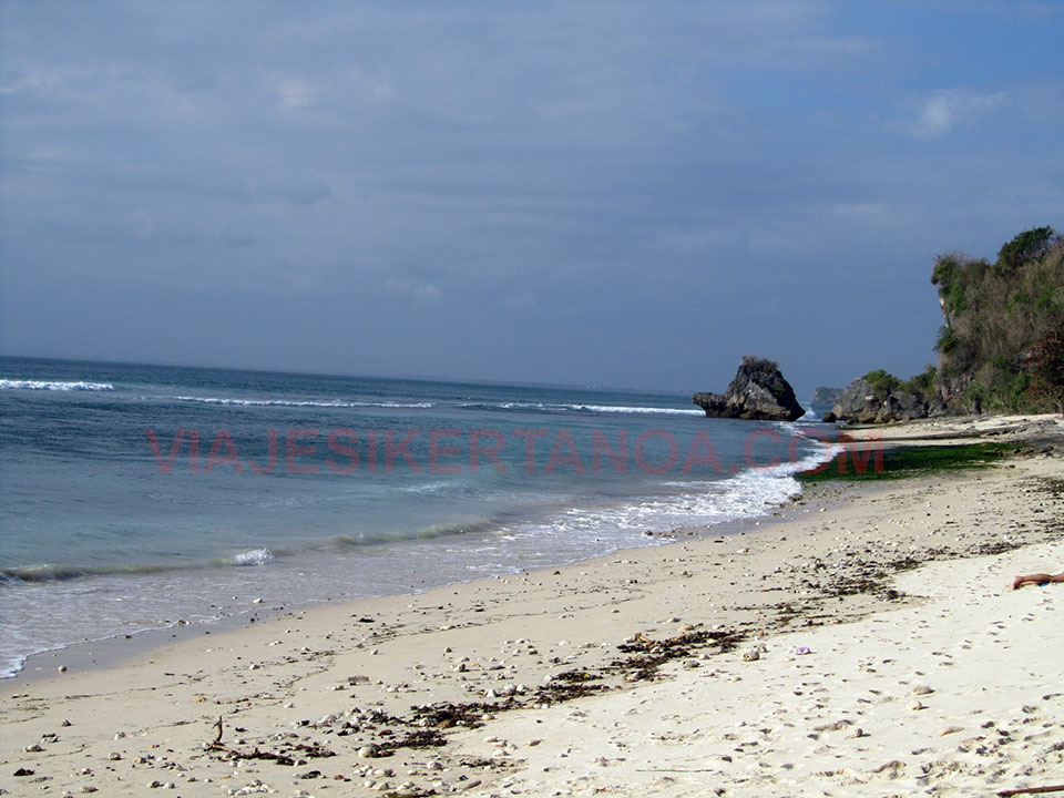 Playa de Padang Padang en la Península de Bukit en Bali, Indonesia