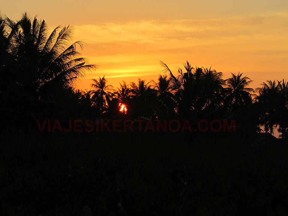 Puesta de sol en las islas Karimunjawa, Indonesia