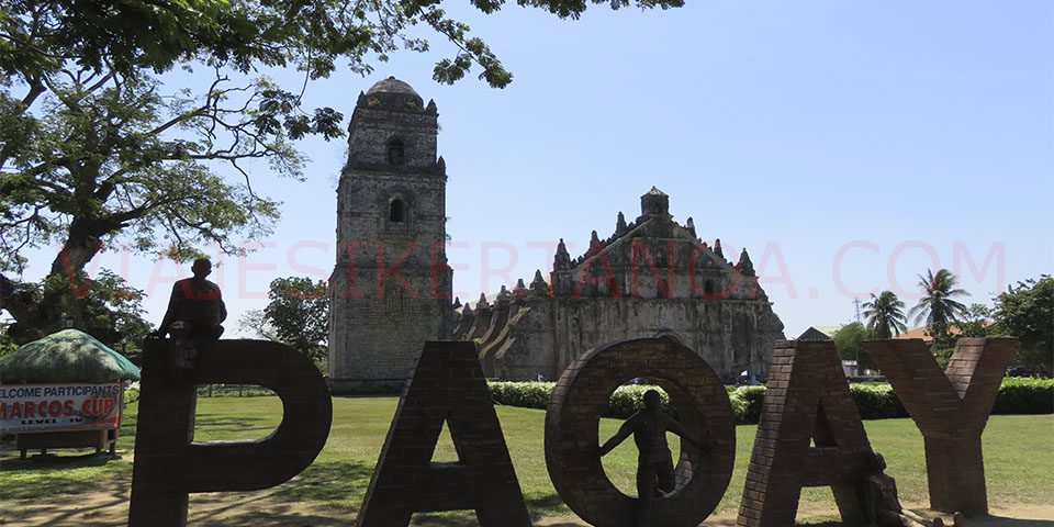Iglesia de Paoay al sur de Laoag en Filipinas