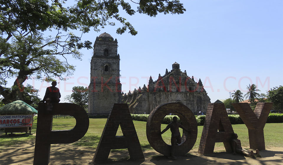 Iglesia de Paoay al sur de Laoag en Filipinas