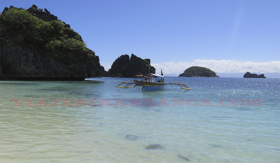 Isla de Matukad en la Caramoan, Filipinas